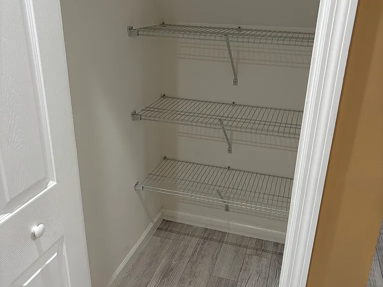 95 Hobart Ave #B — Photo 5