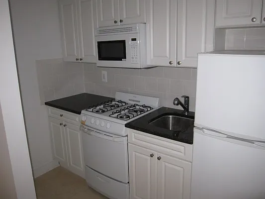 Rented by Sol Shamilzadeh, Lreb | media 3