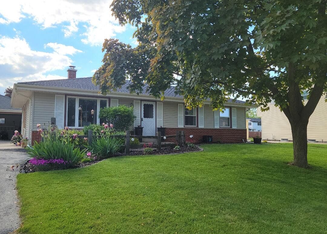 243 South Regis RD, Saukville, WI 53080 Zillow