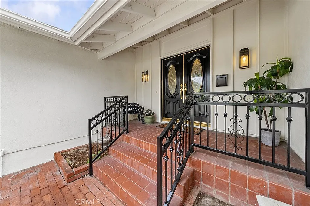 4 bed, 2055 sqft, $6,000 — Photo 4