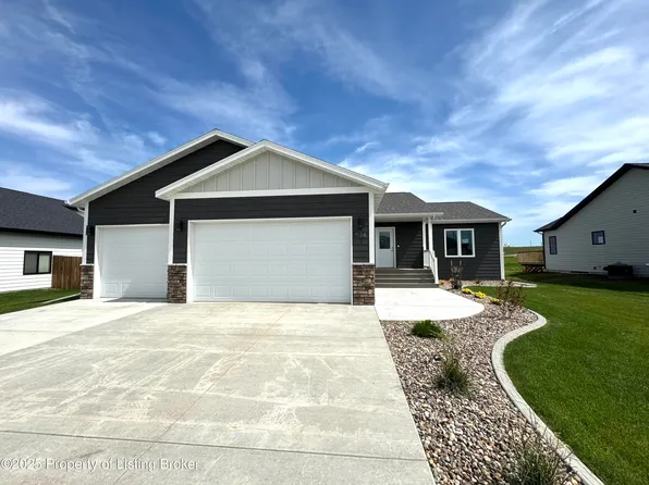 574 River Dr, Dickinson, ND 58601
