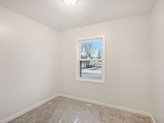 3rd image of 2213 Lakeway Ave