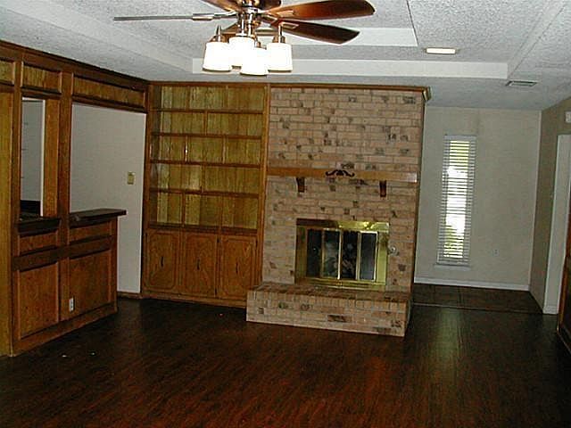 2nd image of 2800 Meadow Creek Dr