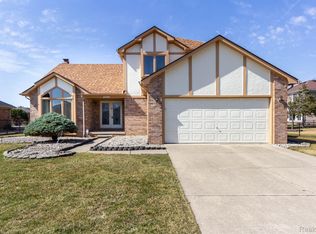 53071 Springhill Meadows Dr, Macomb, MI 48042