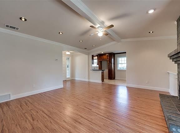 4th image of 405 Cambridge Dr
