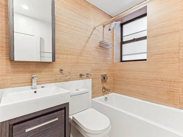 879 De Kalb Avenue image 6 of 7