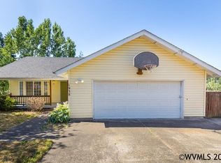 1938 Mikkelobe Dr NW, Salem, OR