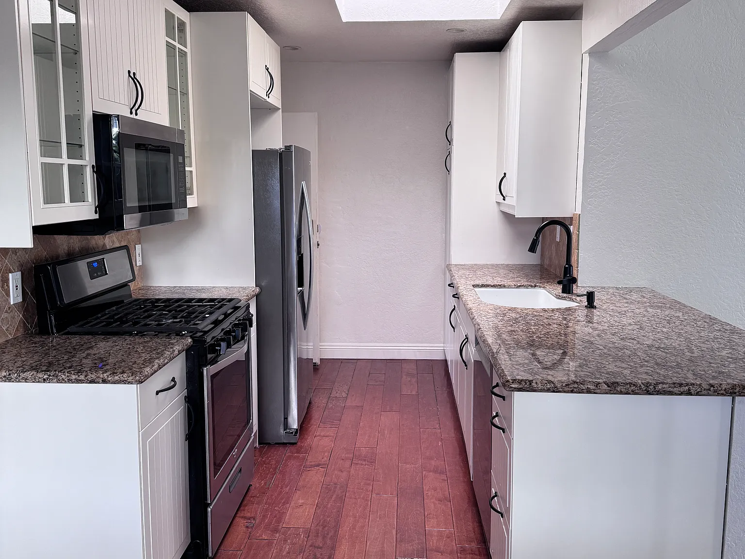 3 bed, 1123 sqft, $4,000 — Photo 2