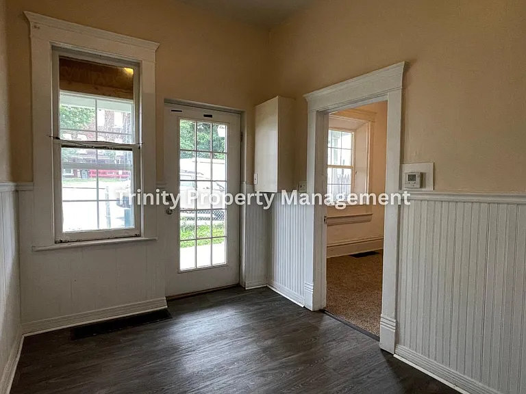 306 Byrd Ln — Photo 2