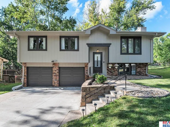 15016 Davenport Cir, Omaha, NE 68154