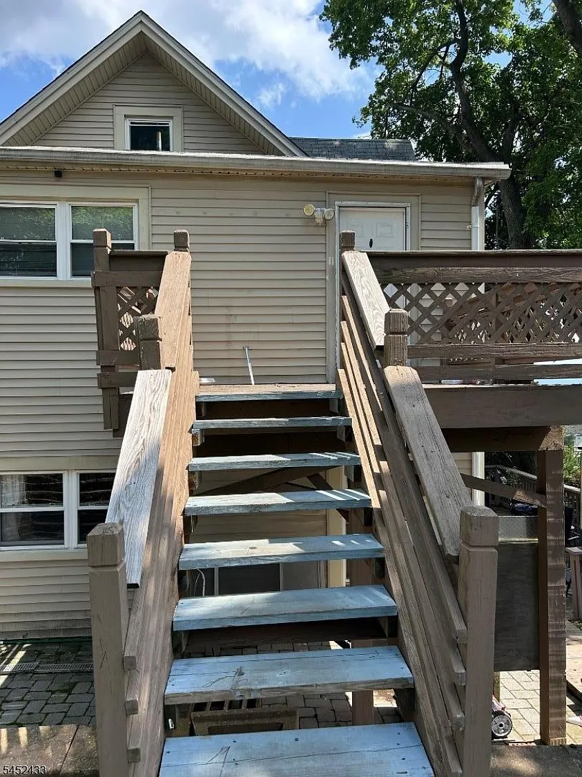 4 bed, 1.0 bath, $2,600 — Photo 2