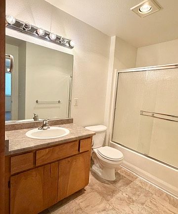3rd image of 3151 Forest Hills Dr APT 6