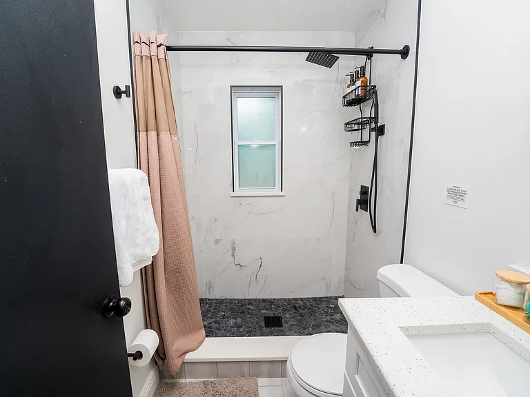 1109 E South St — Photo 25