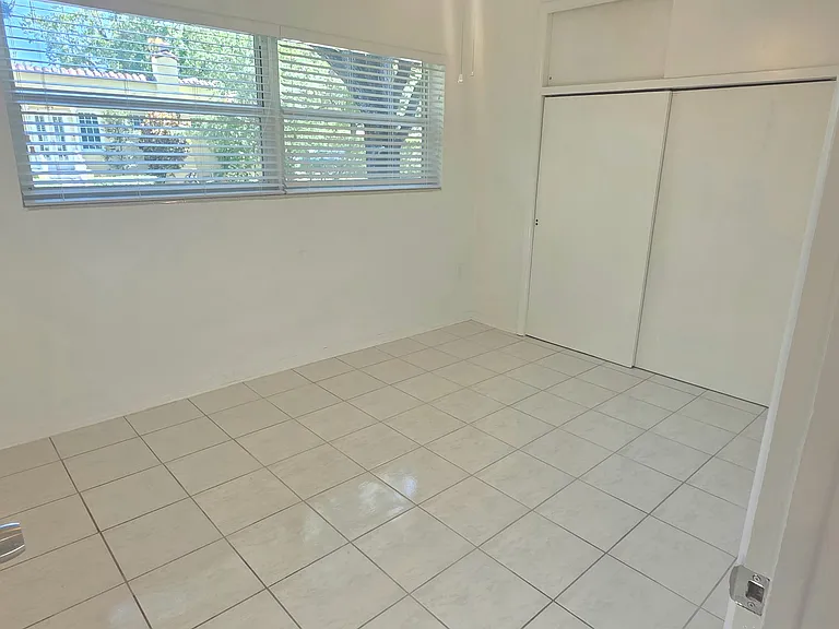 1415 Genoa St — Photo 11