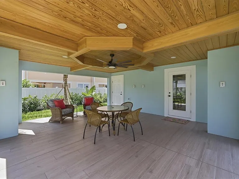 115 Aqua Ln — Photo 50