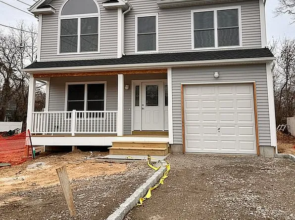 69 Offaly St, Amityville, NY 11701