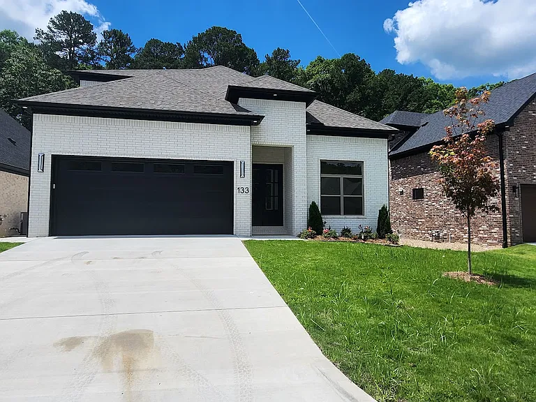 133 McKinley Cir — Photo 1