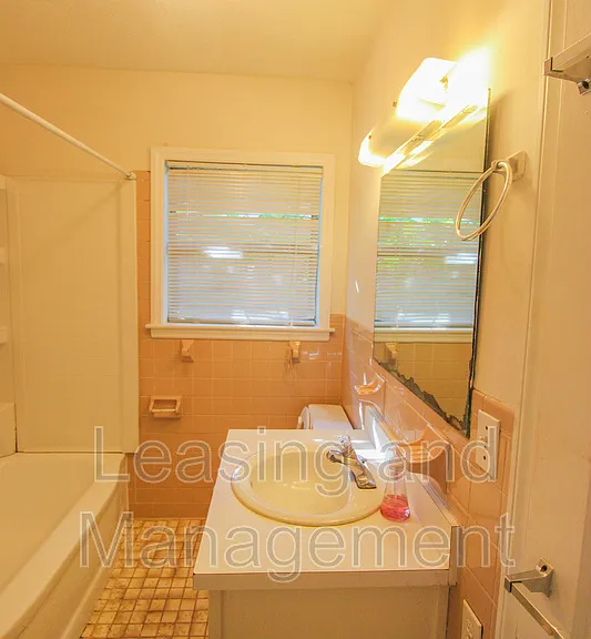 2104 Maybank Hwy — Photo 9