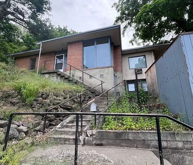 900 NE Maple St — Photo 1