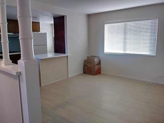 3rd image of 846 Essex St