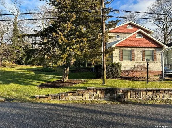 121 Acacia Road, Rocky Point, NY 11778