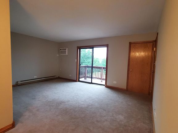 4th image of 1033 Spruce St APT 3B
