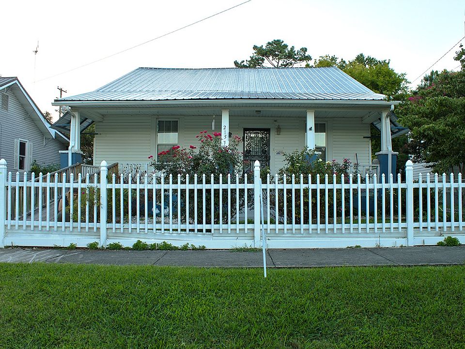 1st image of 215 E Caldwell Ave