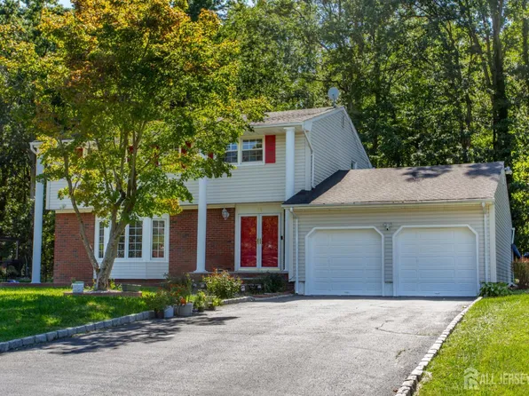 14 Woodmere Rd, North Brunswick, NJ 08902