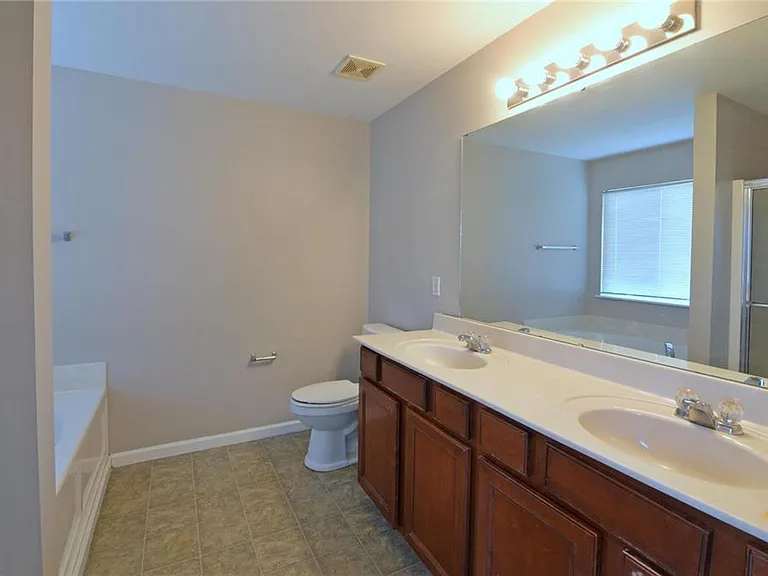 4644 Richmond Forest Dr — Photo 36