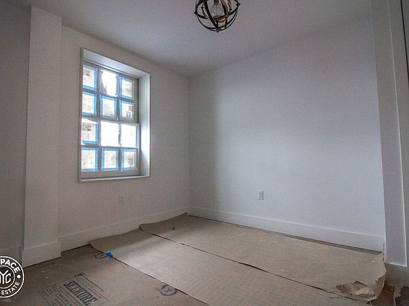 4th image of 473 Park Pl #An12