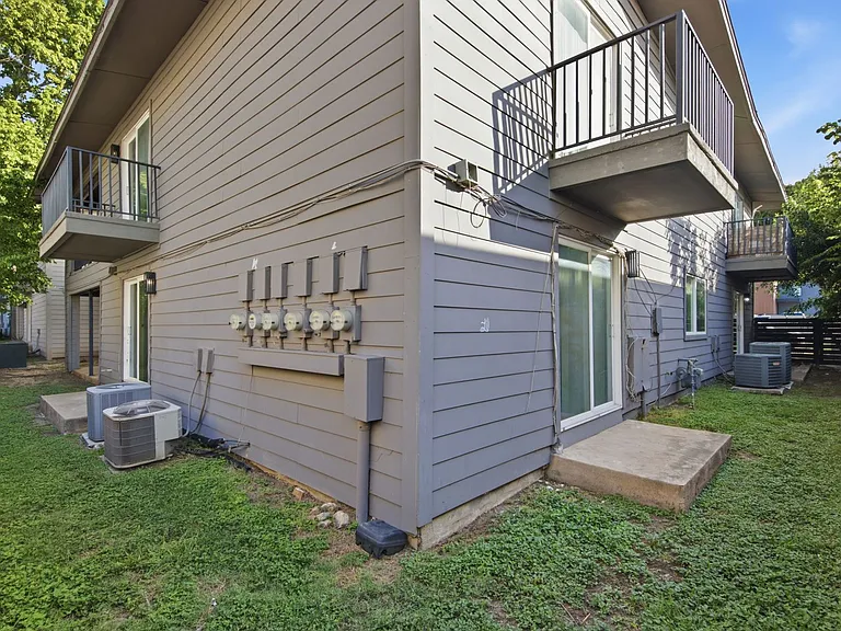 2703 Windswept Cv — Photo 17