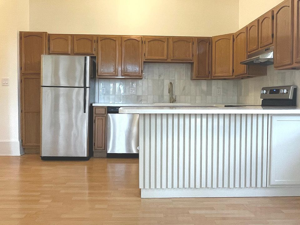 Kitchen & Bar