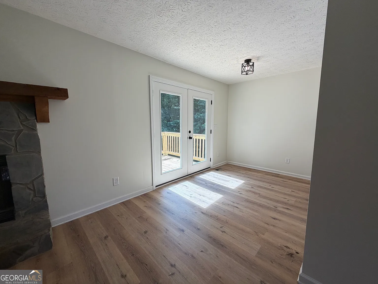 3 bed, 2.0 bath, 1362 sqft, $1,900 — Photo 4
