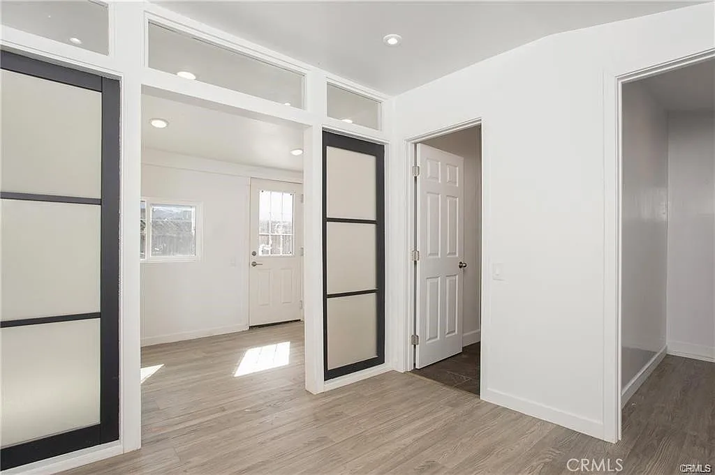 1 bed, 400 sqft, $2,400 — Photo 2