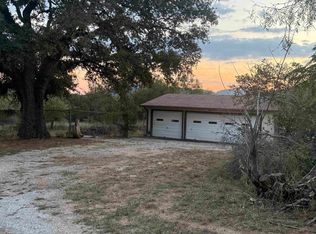 173-174 Oak Dr, Kingsland, TX 78639