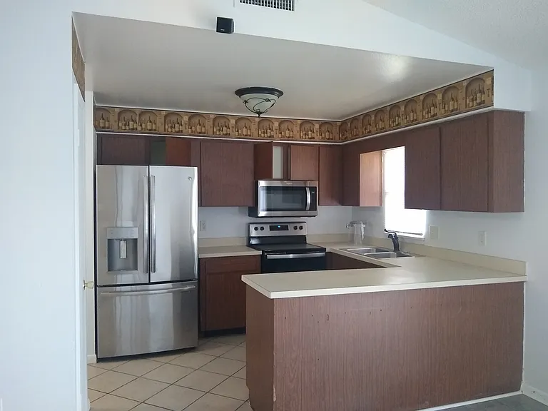 2043 Woodbriar Loop S — Photo 5