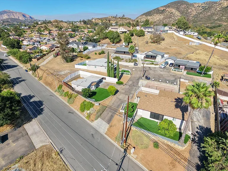 7 Unit, private community
