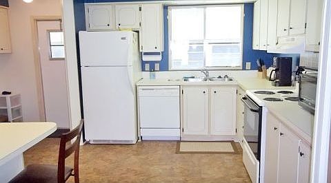 4th image of 14909 Firestone St