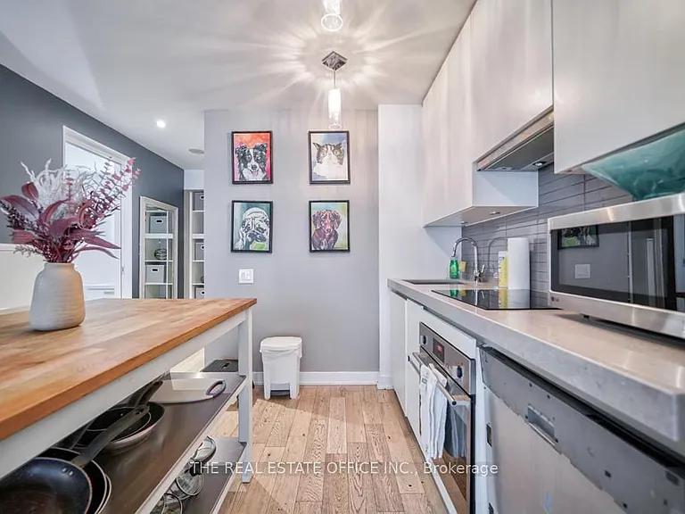 629 King St W #331 — Photo 8