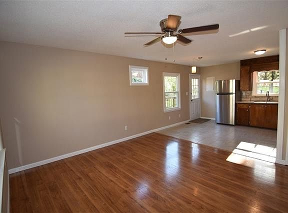 4th image of 1308 Oak Hill Dr