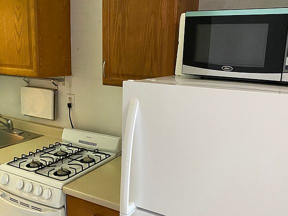 2nd image of 321 E 88th St APT 15
