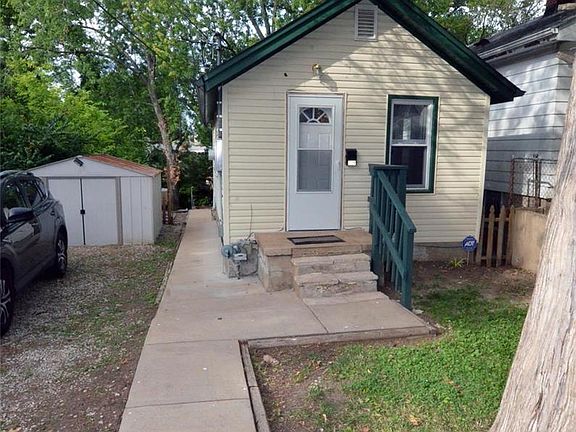 2nd image of 629 De Merville Ave