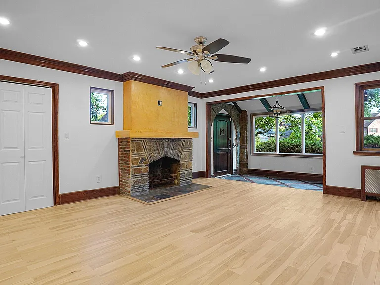22 Parkwold Dr E — Photo 6