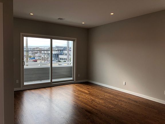 2nd image of 3 N Long Beach Blvd #202