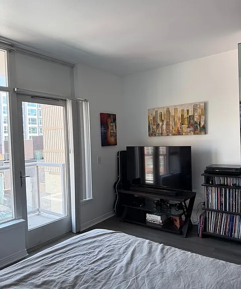 Wall/TV