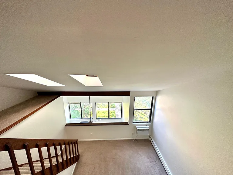 1465 E Putnam Ave #528 — Photo 8