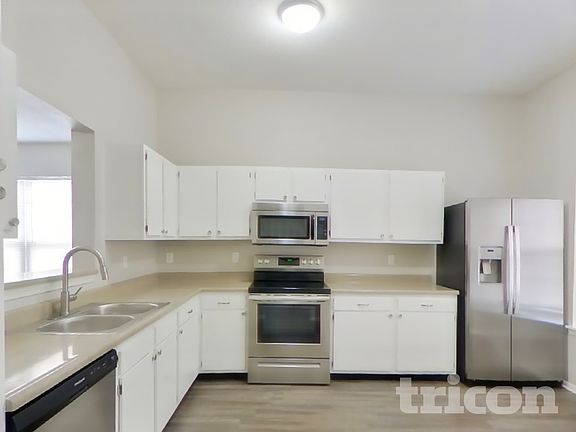 5th image of 484 Brookstone Dr