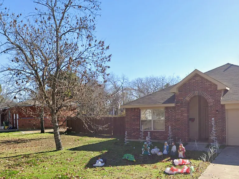 344 Patricia Ln — Photo 2