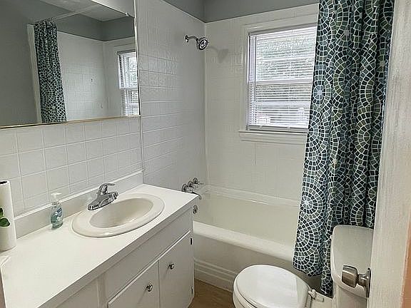 5th image of 832 Ergle St