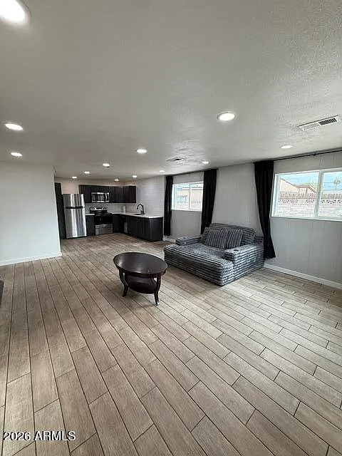 3 bed, 2.0 bath, 1100 sqft, $2,300 — Photo 2